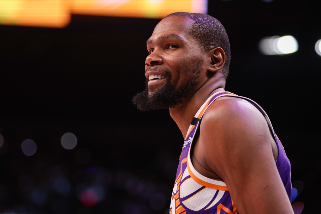 KD：我怎么敏感了？因为我是巨星KD 还在网上和一群农民聊天？